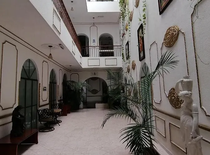 Hotel Casa De La Luna 3*
