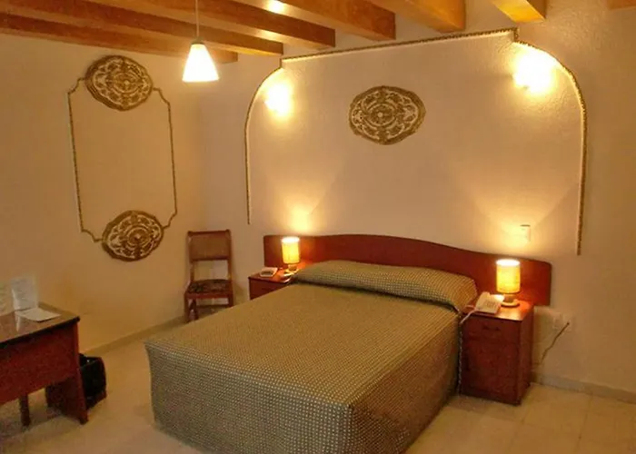 Hotel Casa De La Luna 3*